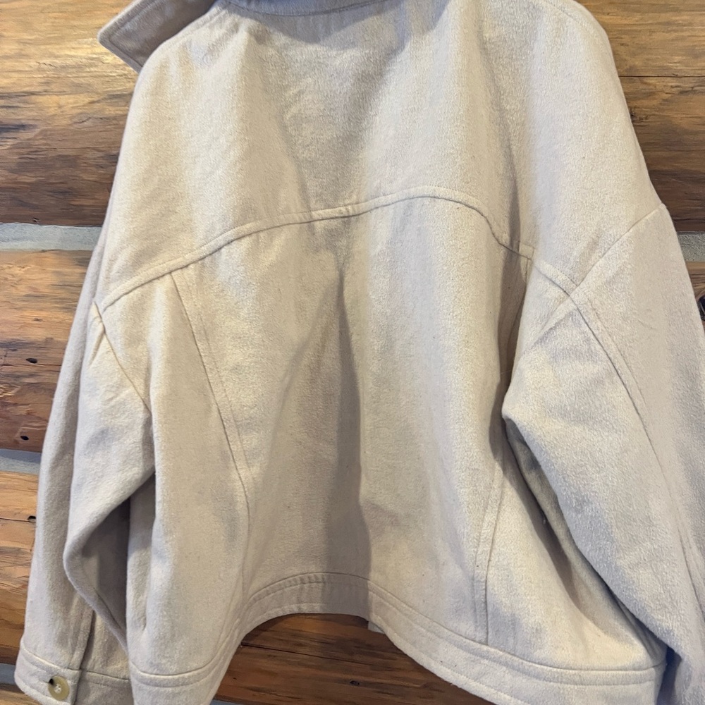 Time & Tru Women’s Cream Shirt Jacket - Picture 6 of 6